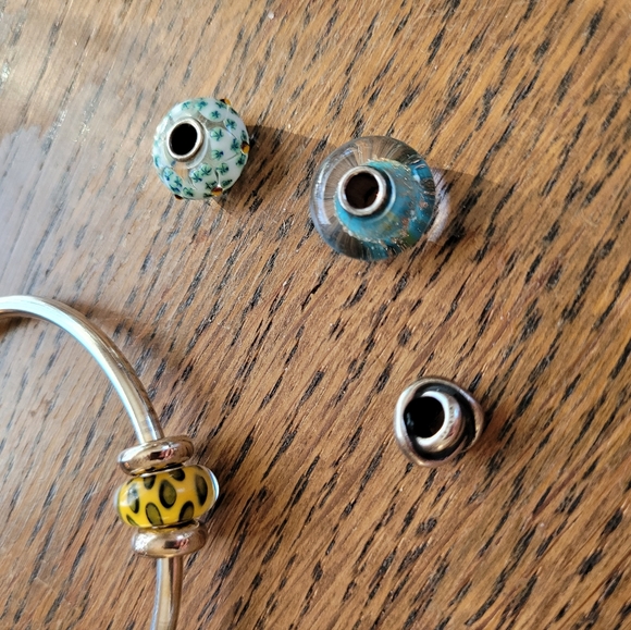 Trollbeads sterling silver bangle bracelet with 4 beads NWT - Picture 4 of 6